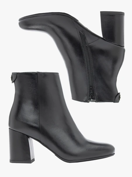 Schwarze Stöckelschuhe aus Leder