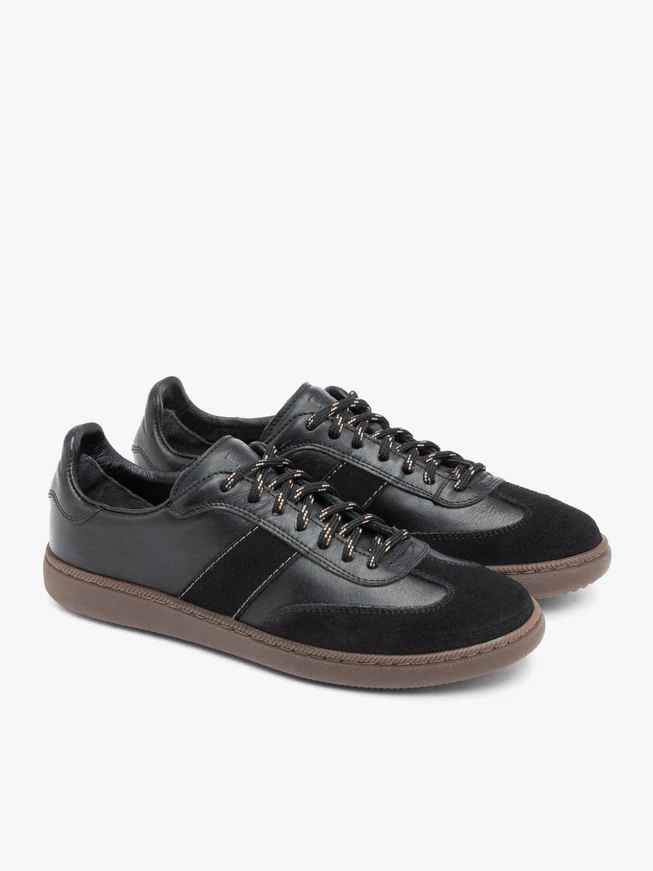 Schwarze sportliche Schnürhalbschuhe