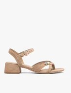 Hellbraune Flip Flops mit niedrigem Absatz und Verzierung
