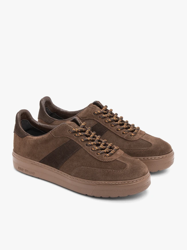 Braune sportliche Schnürhalbschuhe