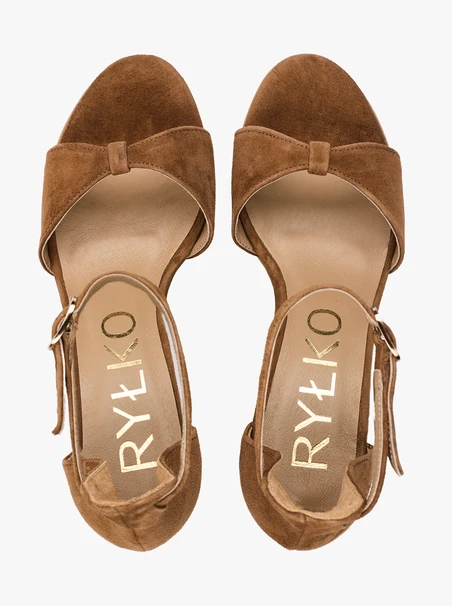 Braune elegante Stiletto-Sandalen