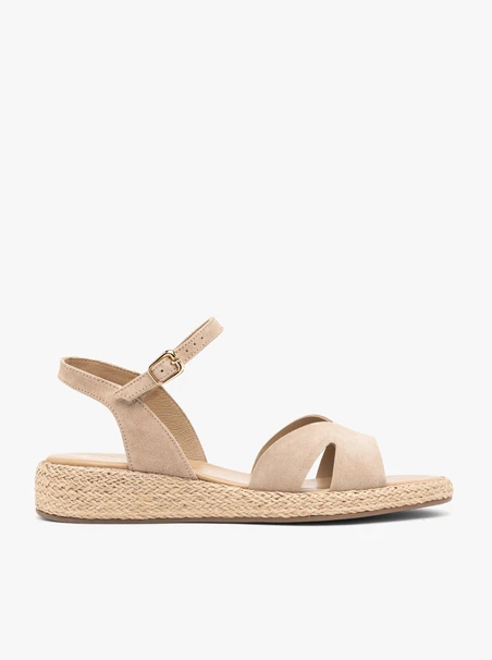 Beigefarbene Sandalen mit Schnürboden