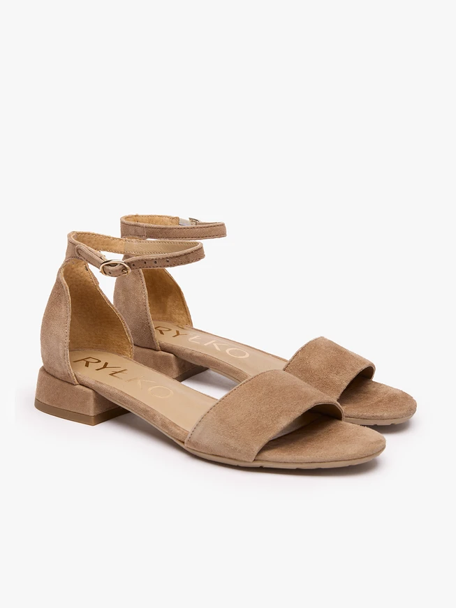 Hellbraune Sandalen mit Schnallen