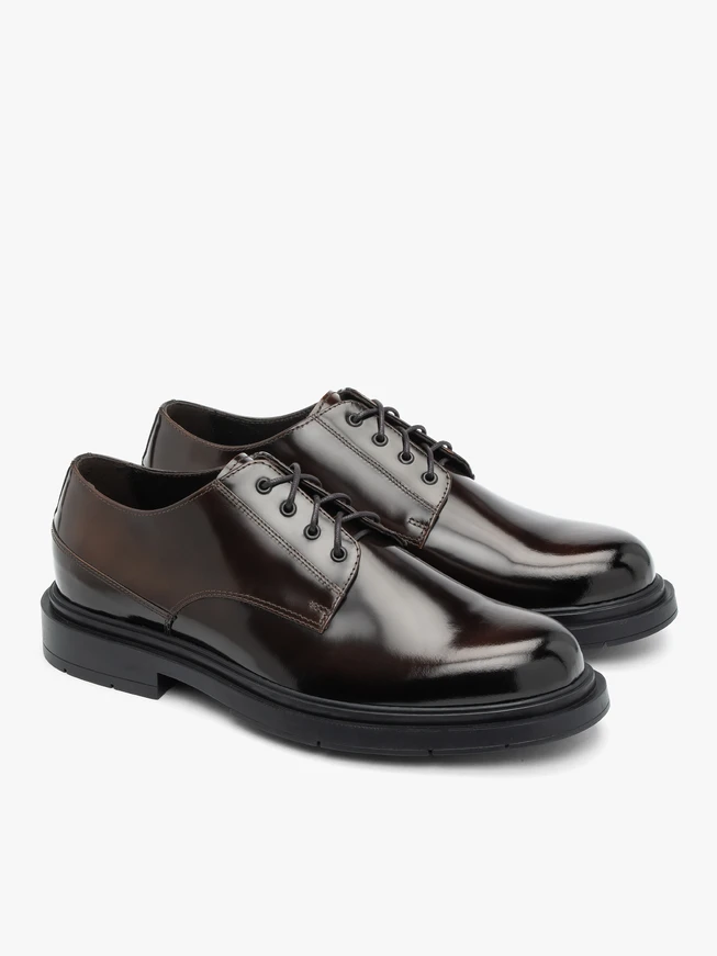 Schwarz lackierte Halbschuhe