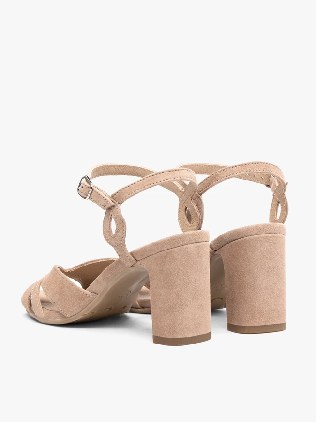 Beigefarbene hochhackige Sandalen