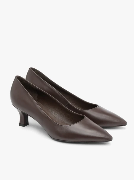 Brown grain leather pumps with stiletto heel