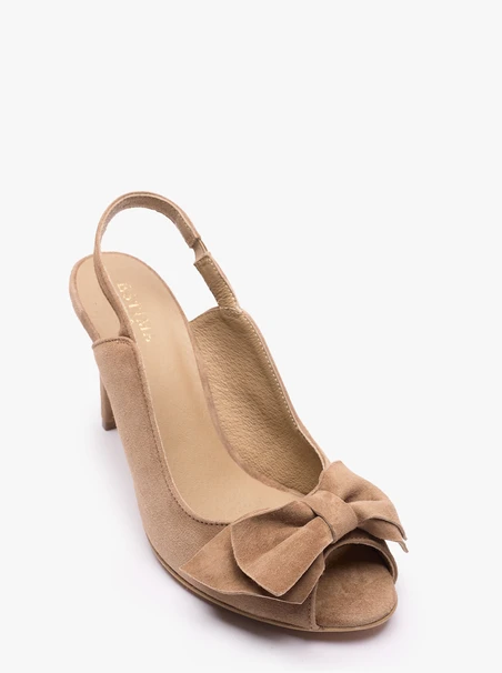 Hellbraune Schleifen-Sandalen