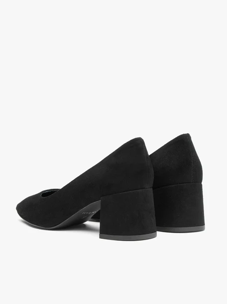 Black velour leather pumps on a block