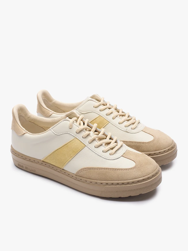 Turnschuhe in Creme und Beige