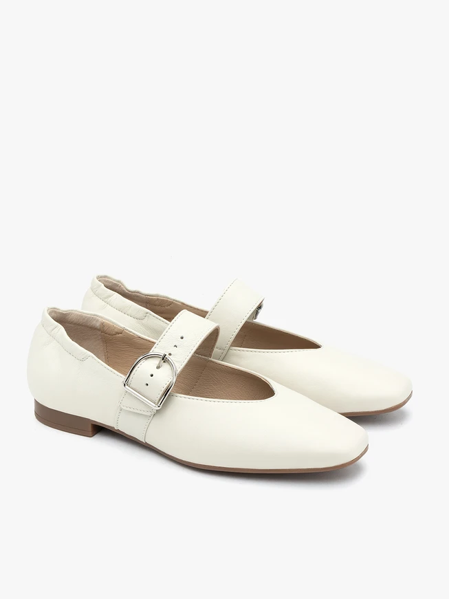 Mary Jane Ballerinas in Creme und Weiß