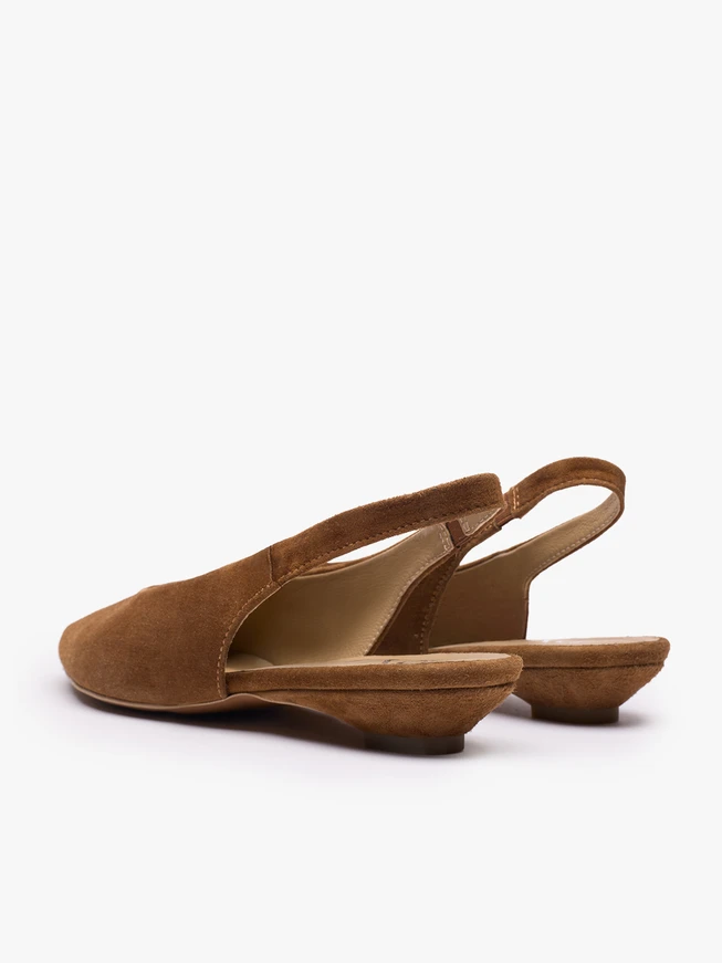 Braune Slingback-Pumps mit spitzer Zehe