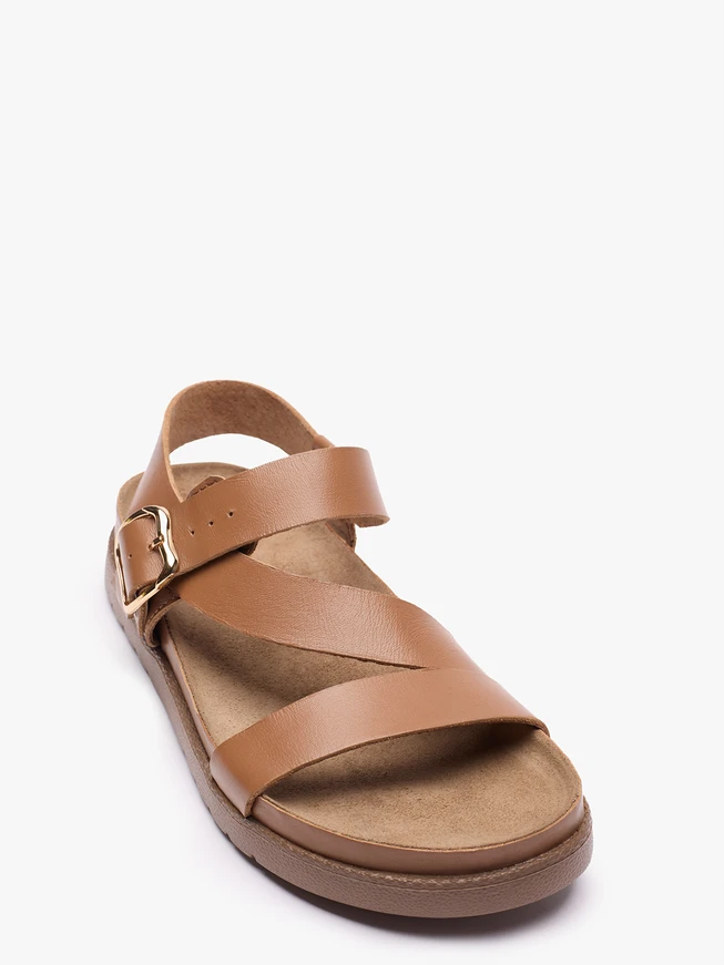 Sandalen aus braunem genarbtem Leder