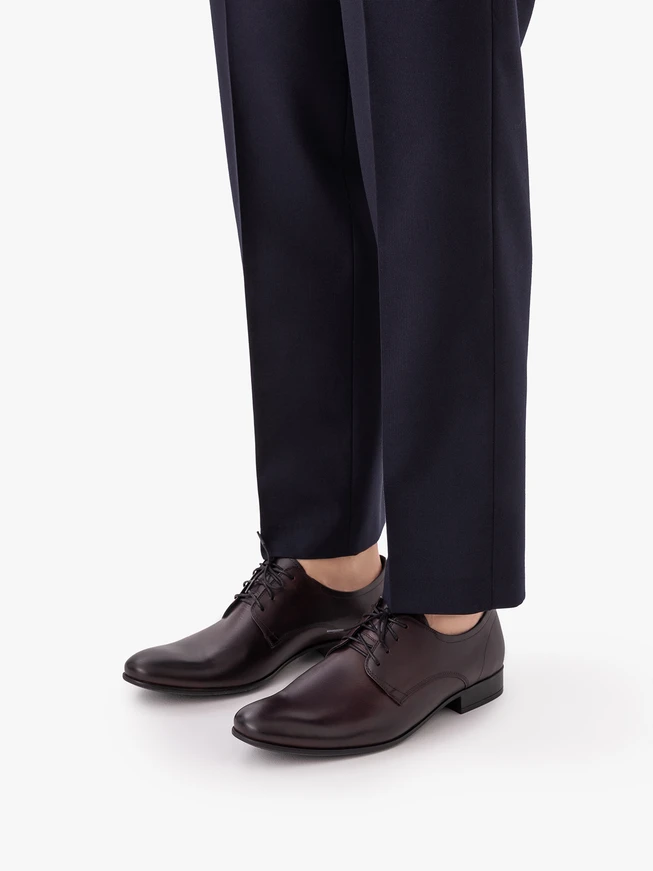 Kastanienbraune formelle Schuhe