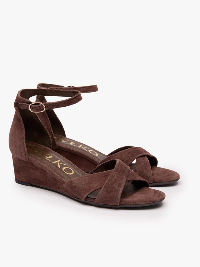 Braune Plateausandalen