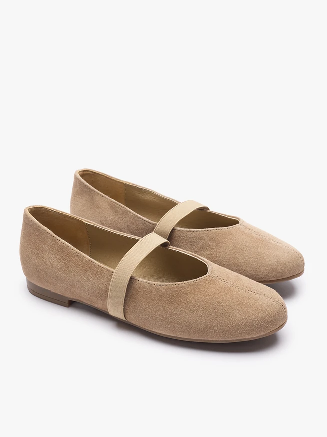 Hellbraune Veloursballerinas mit Riemen
