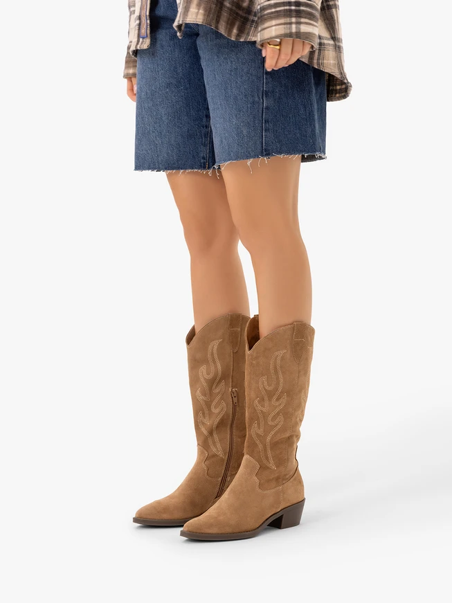 Beige genähte Cowboystiefel