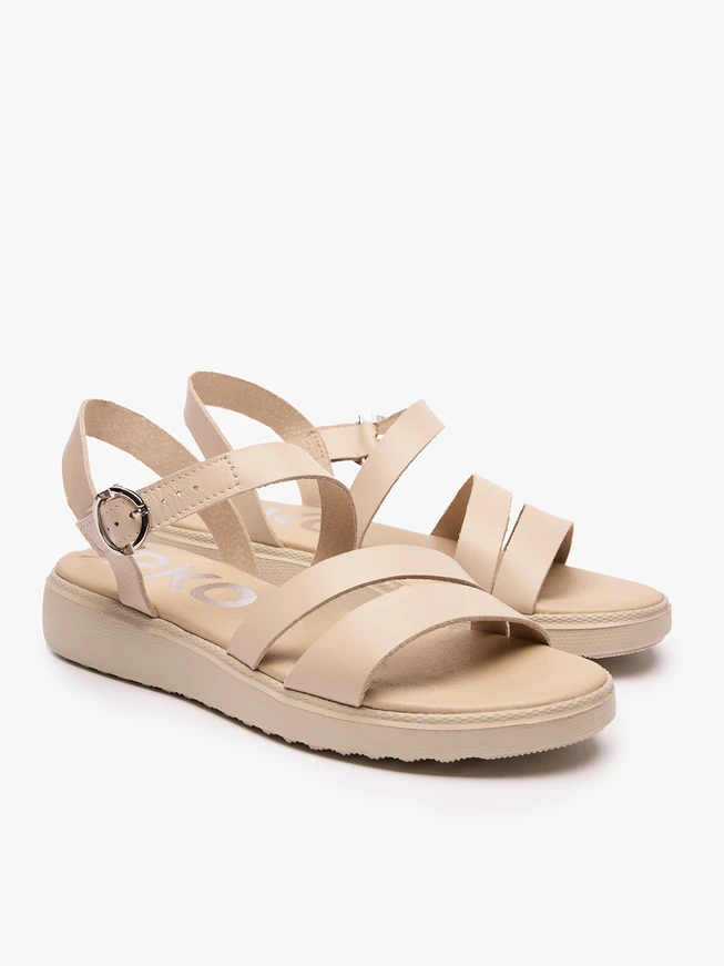 Cremefarbene Sandalen mit dickerem Boden