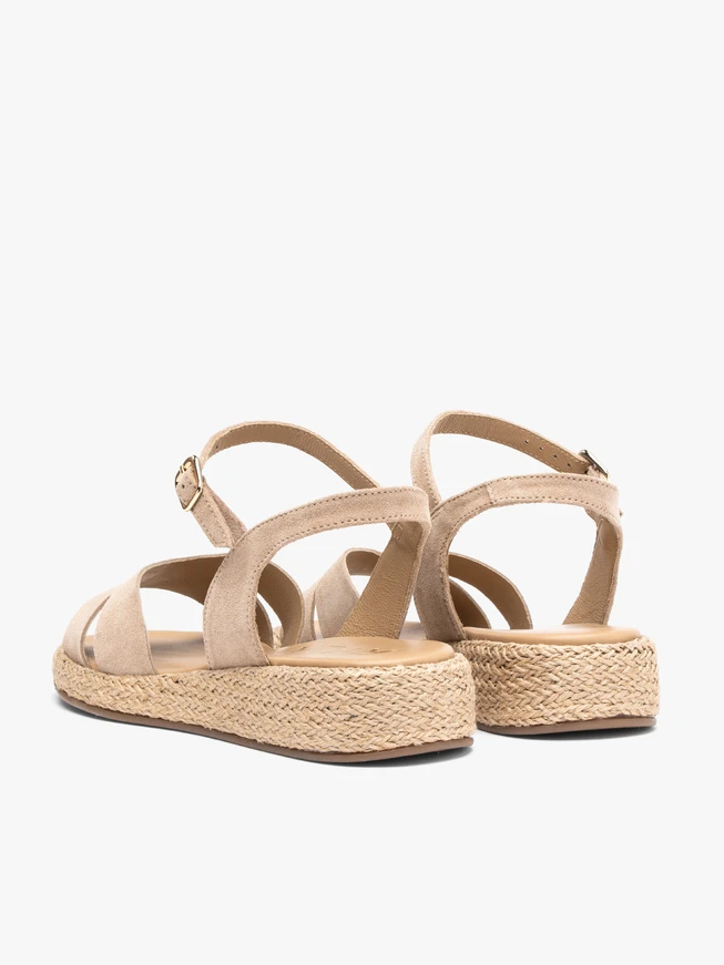 Beigefarbene Sandalen mit Schnürboden