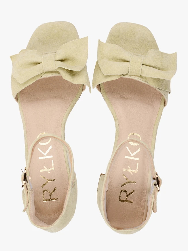 Light green bow sandals