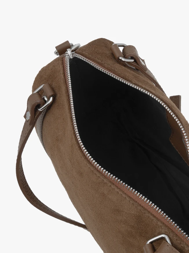 Hellbraune mittelgroße Tasche