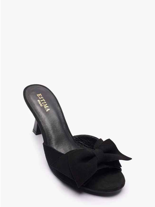 Schwarze Flip-Flops mit Schleife