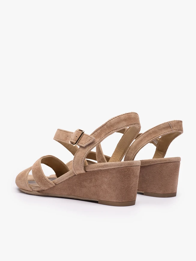 Hellbraune Plateausandalen