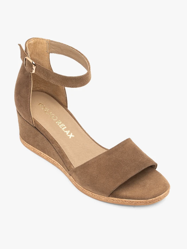 Hellbraune Plateausandalen