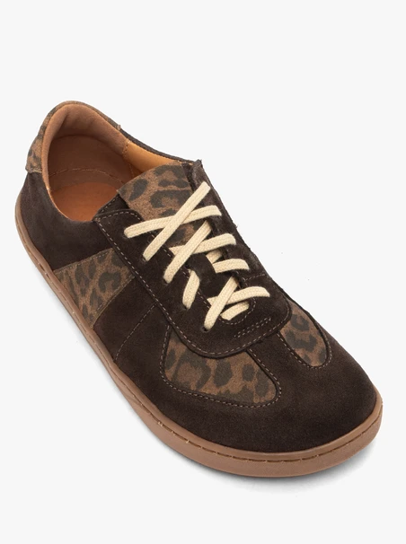 Halbschuhe aus braunem Velours und foliertem Leder