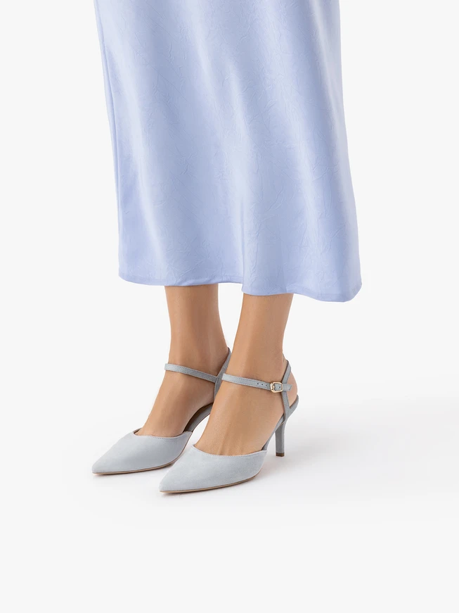 Hellblaue Pumps aus Veloursleder