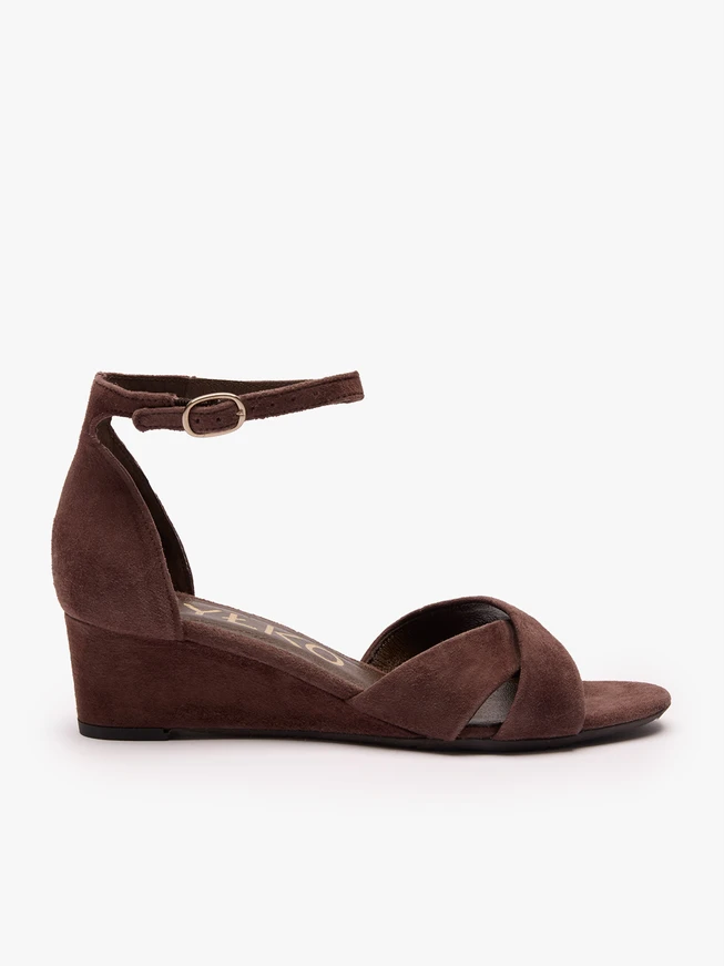Braune Plateausandalen
