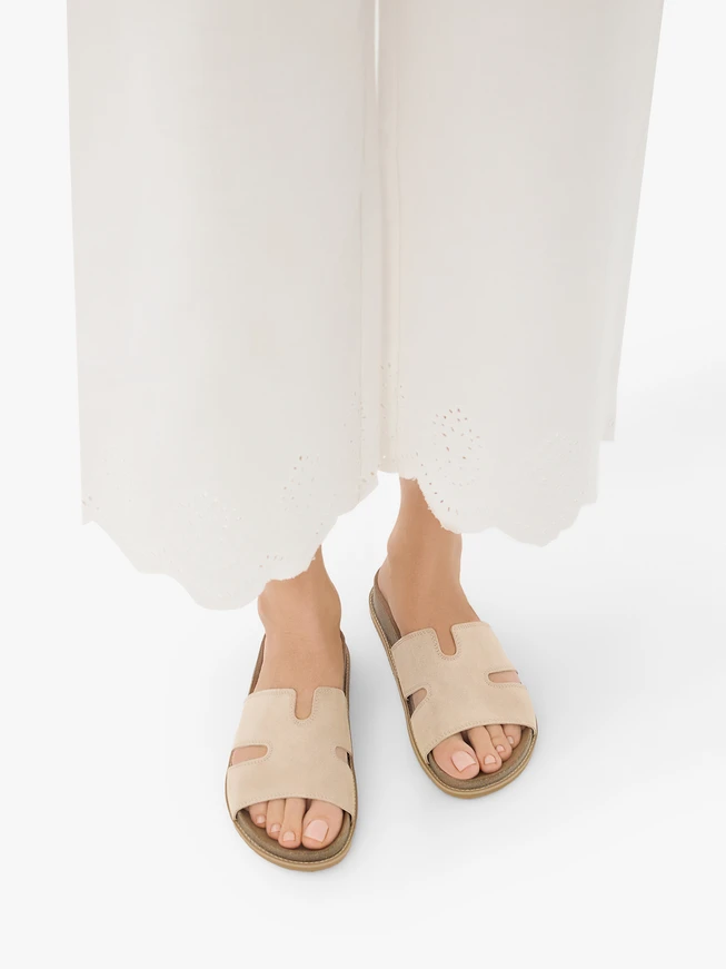 Beige H-Flip-Flops