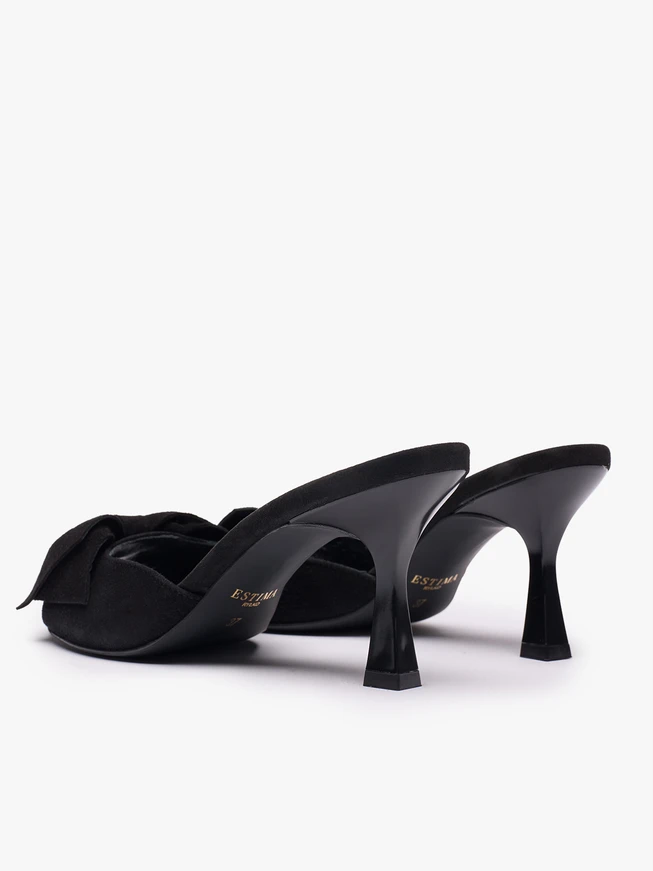 Schwarze Flip-Flops mit Schleife