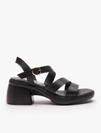 Schwarze Sandalen aus genarbtem Leder