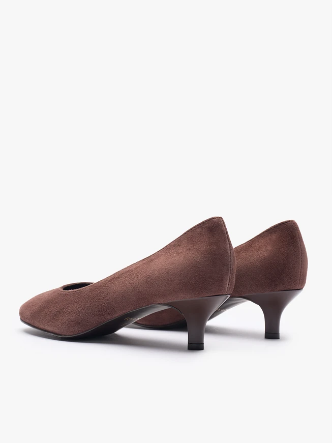 Dunkelbraune Pumps aus Veloursleder