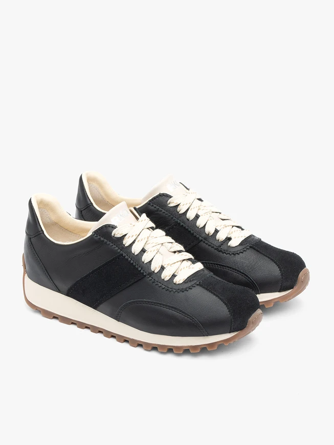 Schwarze Sporthalbschuhe