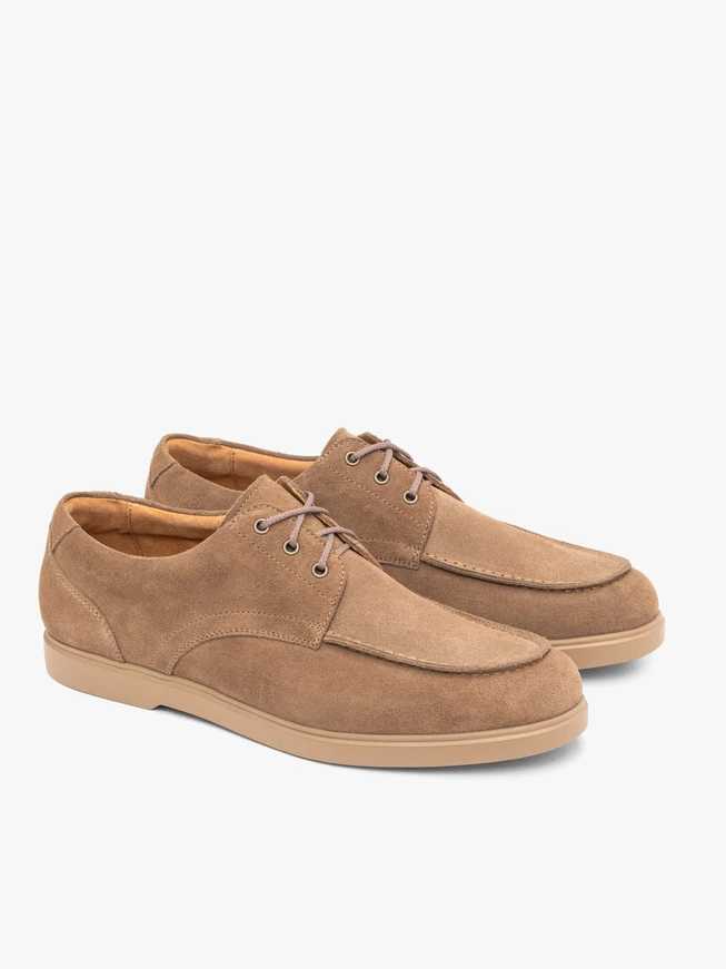 Halbschuhe aus hellbraunem Veloursleder