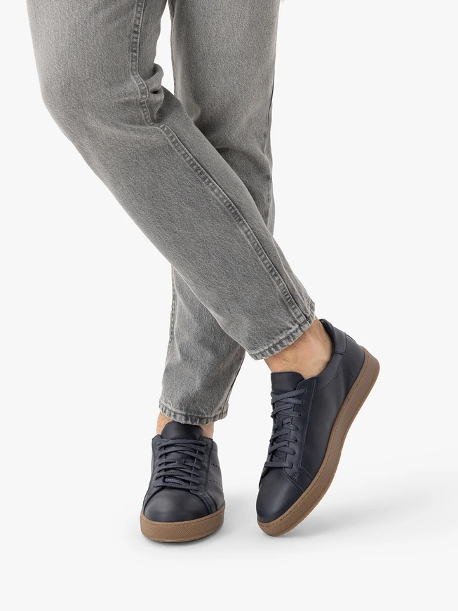 Marineblaue sportliche Halbschuhe