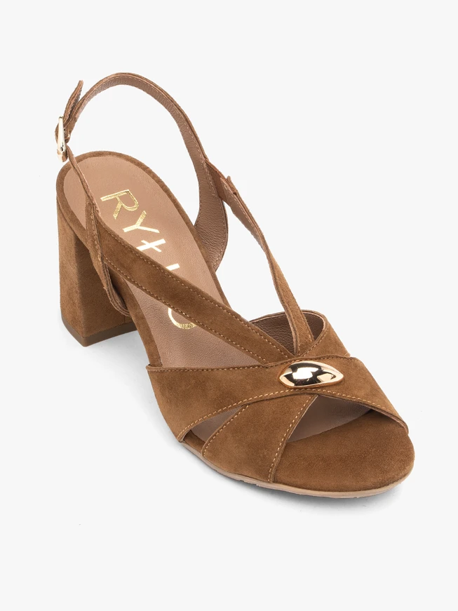 Hellbraune Sandalen mit Verzierung