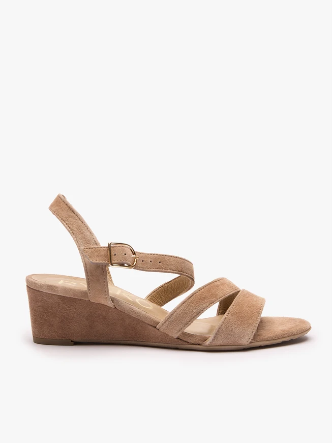 Hellbraune Plateausandalen