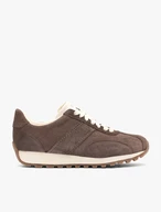 Braune und cremefarbene Sporthalbschuhe