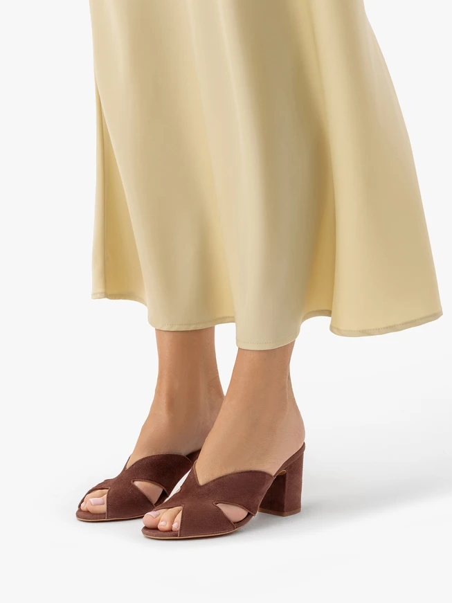 Flip-Flops mit braunem Absatz