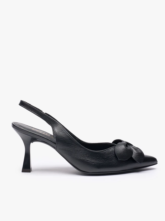 Czarne czółenka bez pięty slingback z kwiatem
