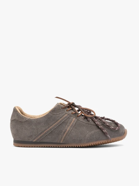 Graue Veloursleder-Sporthalbschuhe