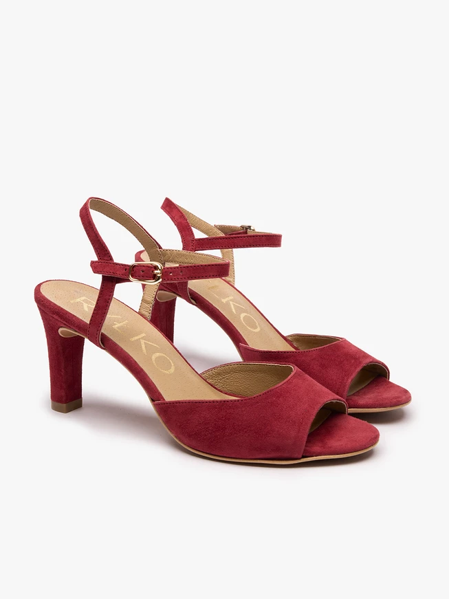 Kastanienbraune Sandalen mit Absatz