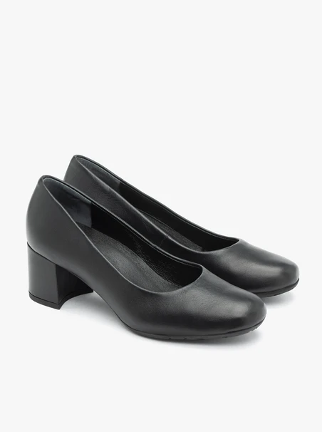 Schwarze Pumps aus Vollnarbenleder mit Stilettoabsatz