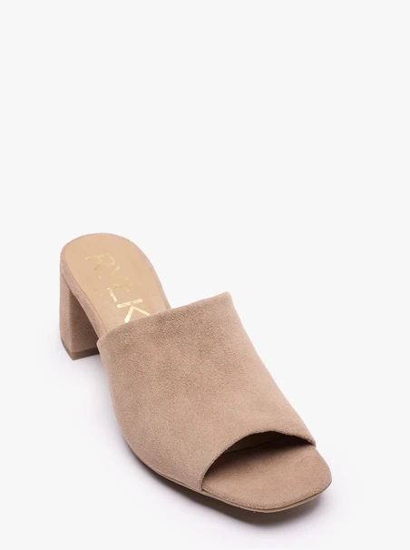 Beigefarbene Flip-Flops mit Absatz