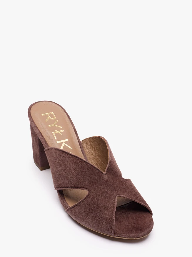 Flip-Flops mit braunem Absatz