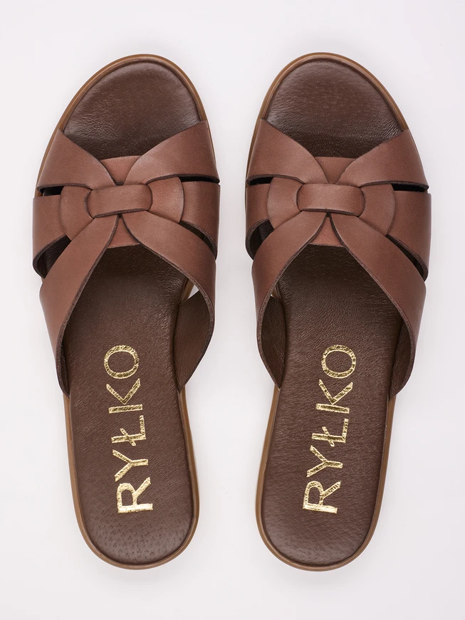 Braune Flip-Flops mit Ausschnitt