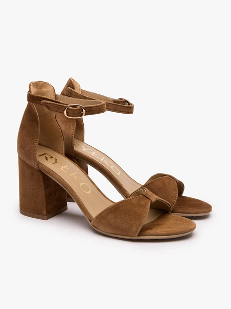 Braune elegante Stiletto-Sandalen