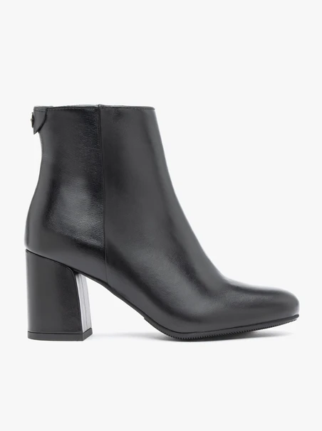 Schwarze Stöckelschuhe aus Leder